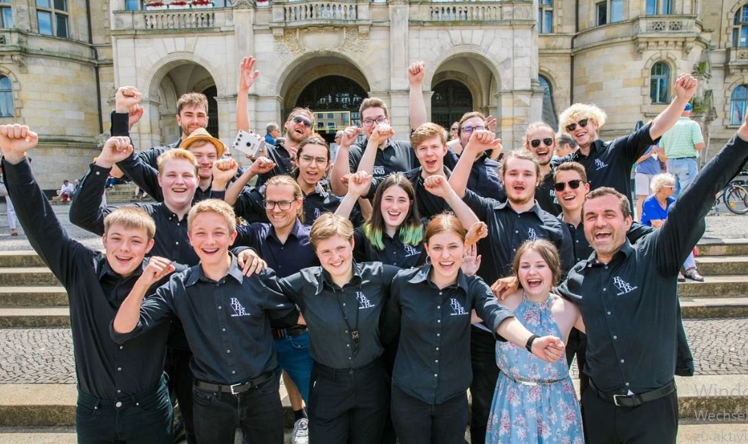 2023-05-09 14_19_59-Über uns _ Big Band Berenbostel und 11 weitere Seiten - Geschäftlich – Microsoft