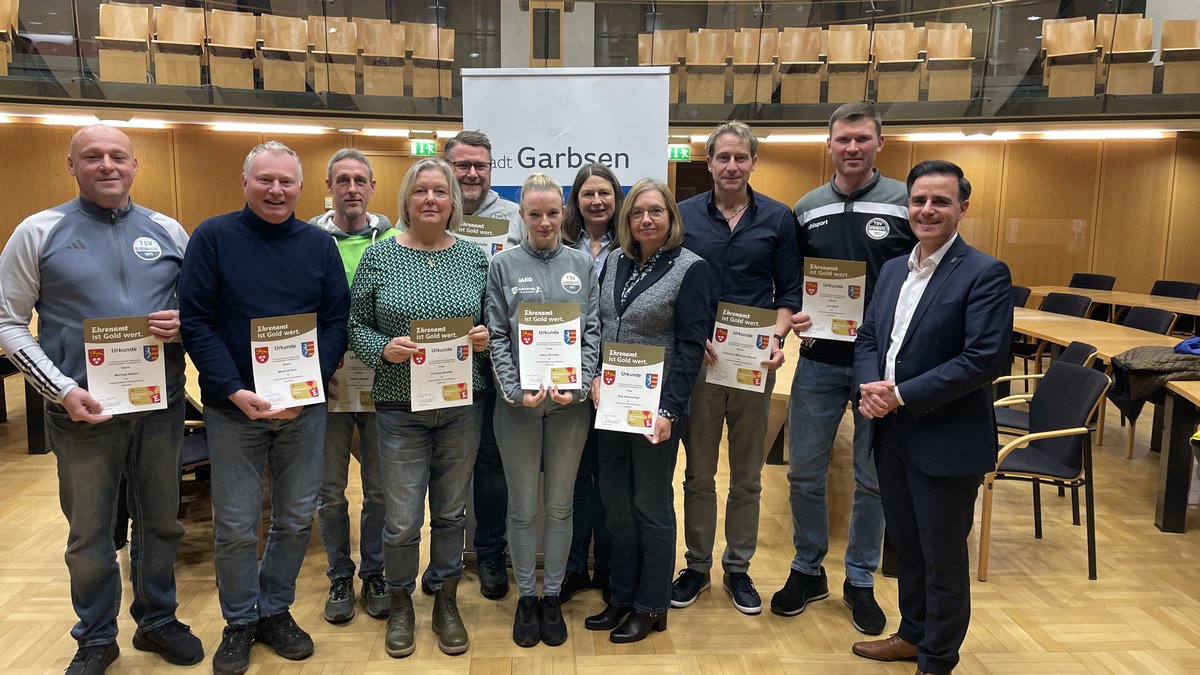 Engagierte erhalten Ehrenamtskarten