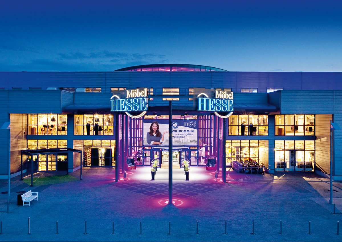 Foto4-Moebel_Hesse_Eingang_Nachtaufnahme_kl