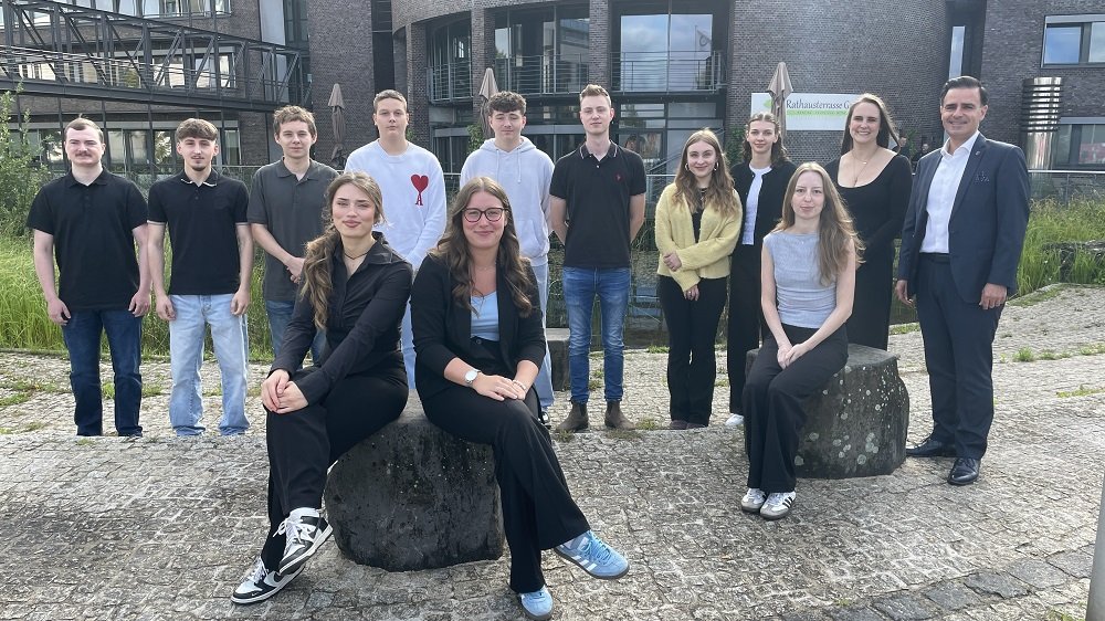 Stadt begrüßt elf neue Auszubildende