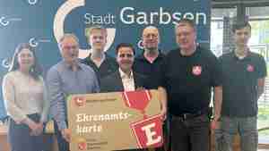 Bürgermeister überreicht Ehrenamtskarten an Engagierte