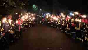 Großer Laternenumzug führt um Berenbosteler See