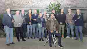 Ehrenamtliche helfen bei Reparaturen im Haushalt