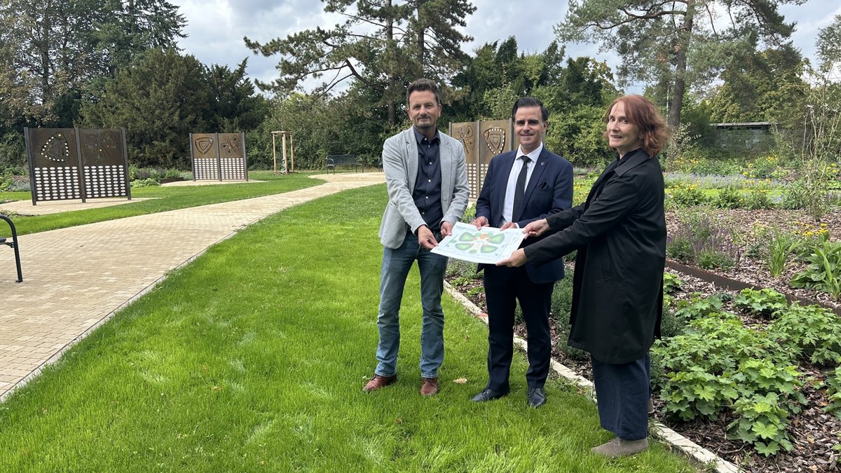 Neues Urnengrabfeld auf Friedhof Planetenring eröffnet