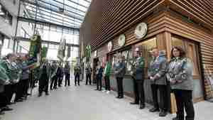 Scheibenannageln im Rathaus