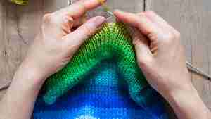 Handarbeitsgruppe beteiligt sich an Strickaktion