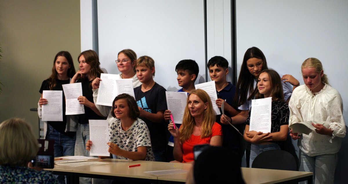 Jugendliche tauchen in Wörterwelten ein